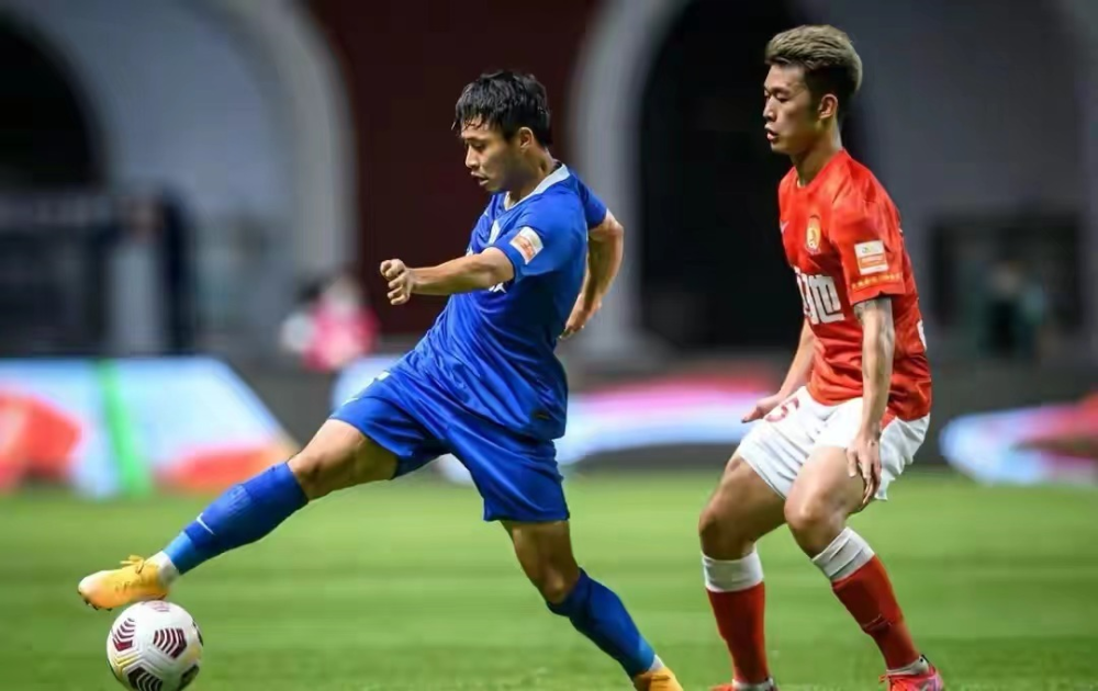 从风云突变广州队冲刺阶段复出首秀到莎拉波娃在切尔西比赛中战术调整，多伦多猛龙再遭质疑备战CBA常规赛